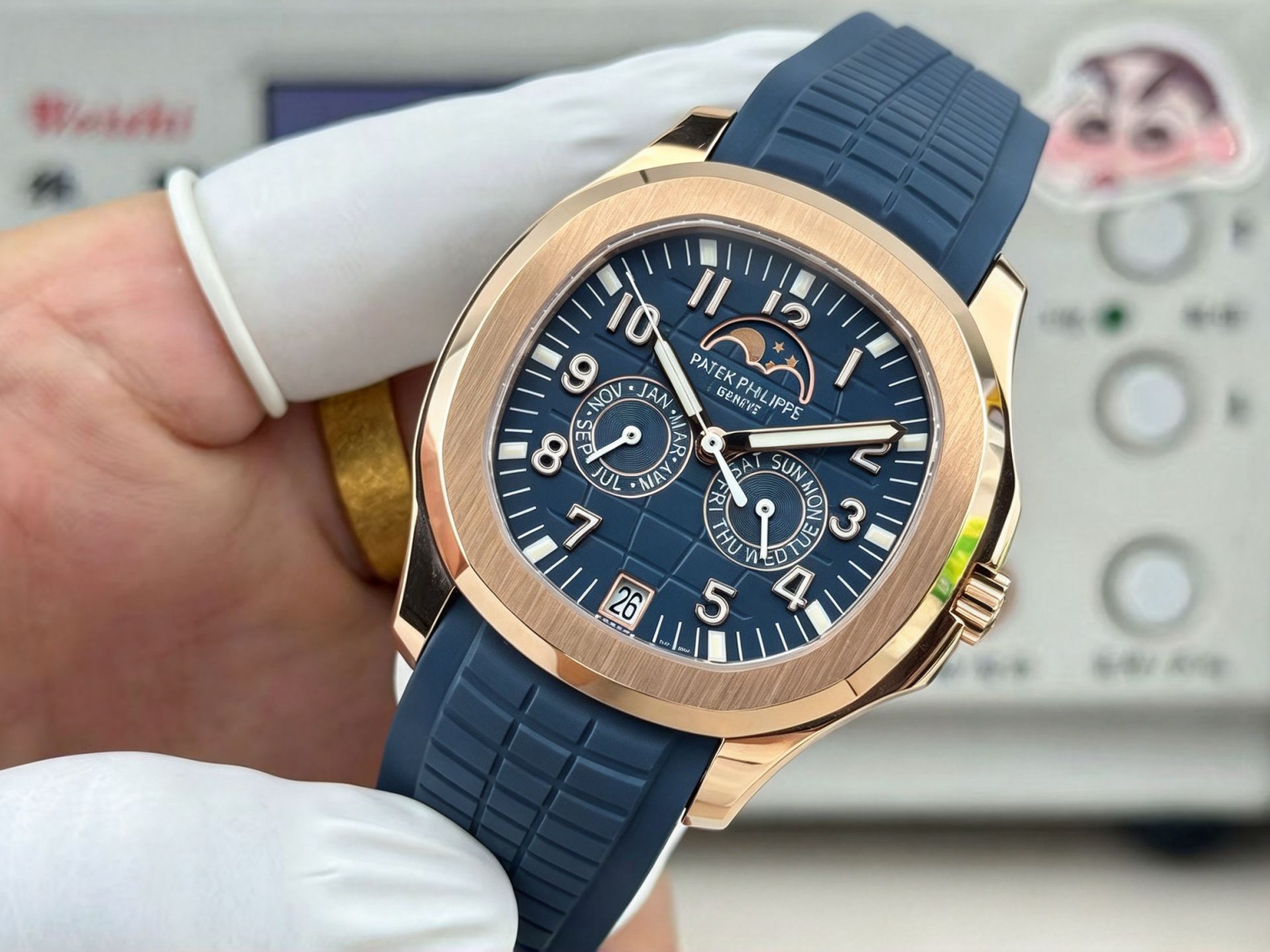 Rose Gold Calendar Moon Grenade Blue Disc Rubber Band Men's Luxury Sport Watch 图 3