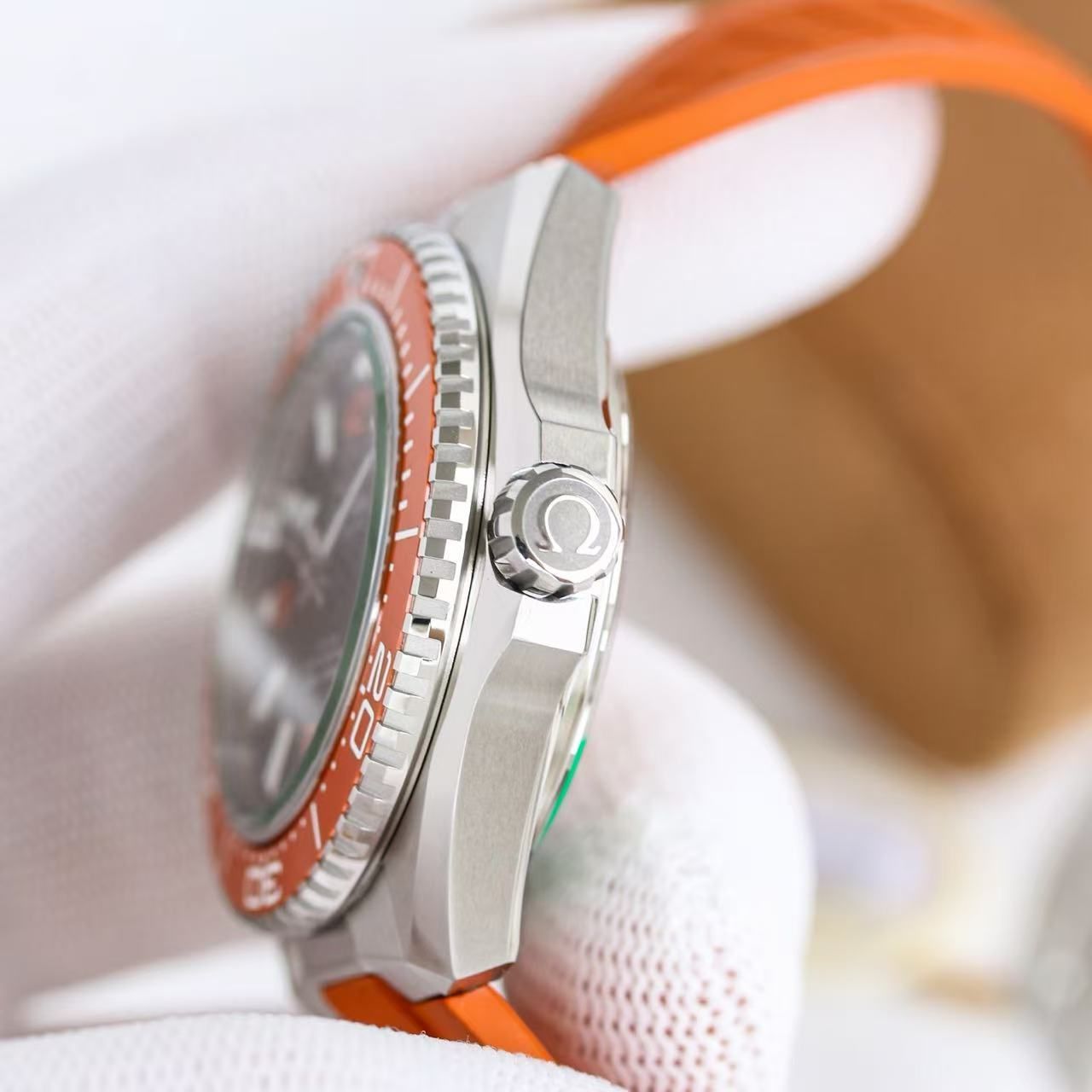 Omega Seamaster Ocean Universe 600m Automatik untuk Lelaki Orange Rubber Band Dive Watch 图 6