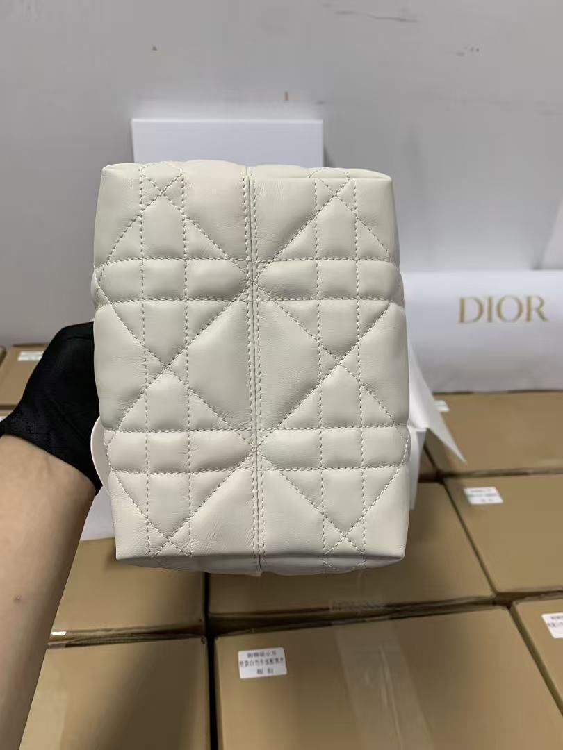 Dior Toujours rattan tote bag in beige white and black cowhide handbag with matching pouch 图 6