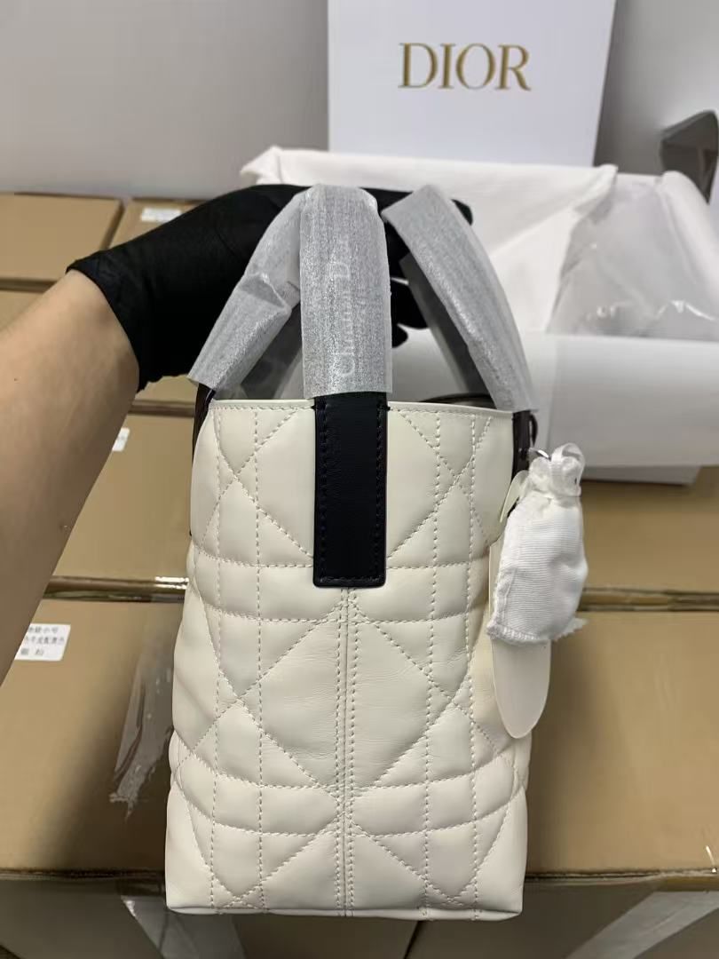 Dior Toujours rattan tote bag in beige white and black cowhide handbag with matching pouch 图 2