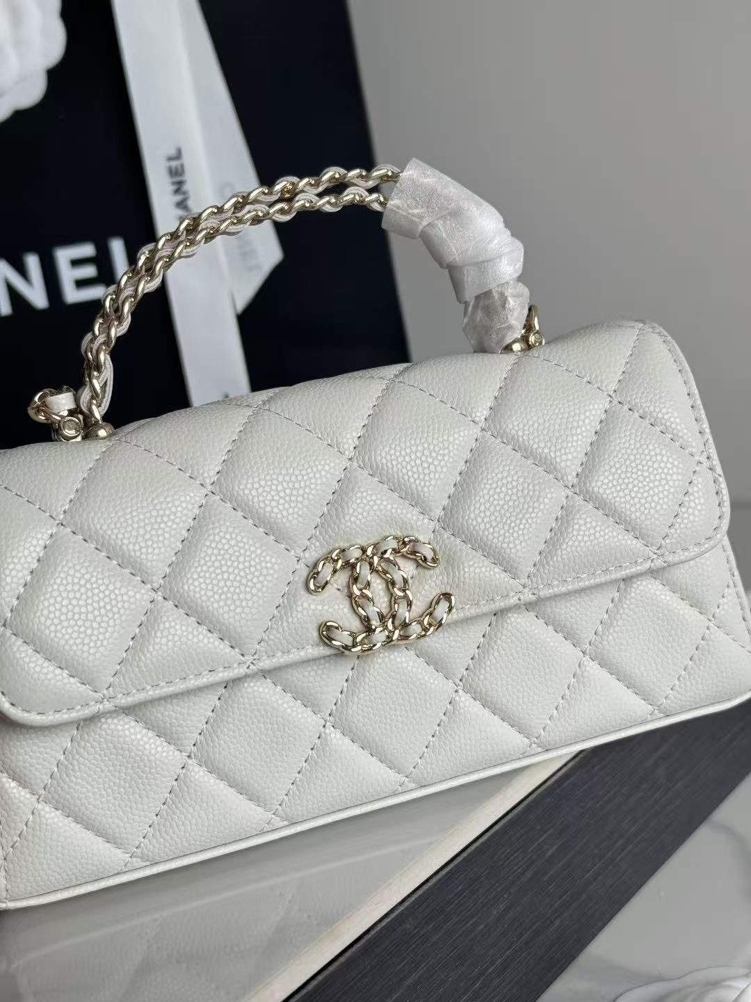 Chanel Rhombus Twist Handle Chain Bag, 5 Colors Available (Black/Baby Blue/Milk White/Milk Tea Rice/Sakura Pink) 图 10