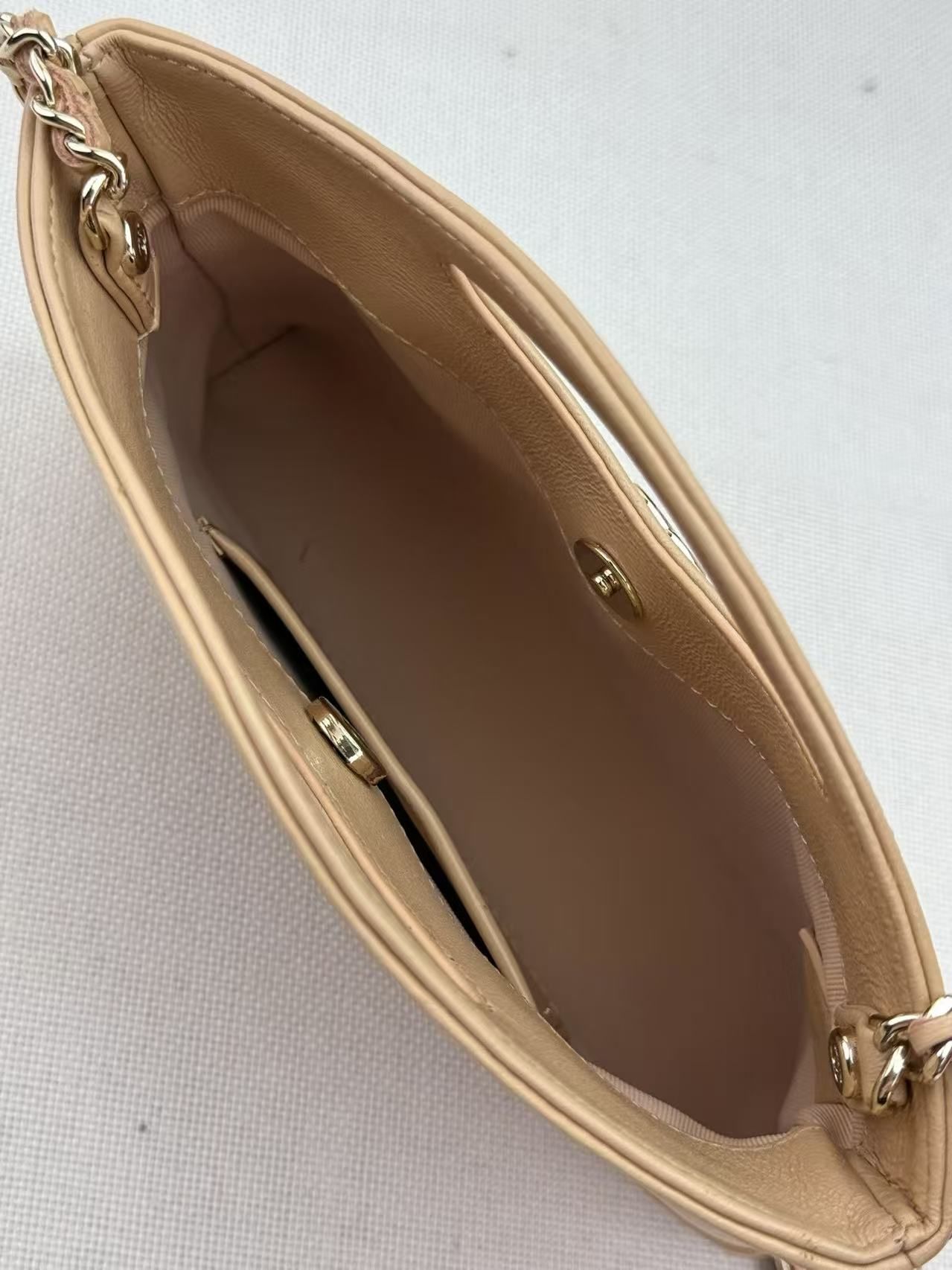 Chanel 2026 new hollow rhombus handbag women chain messenger bag light luxury commuter bag 6 colors optional 图 7