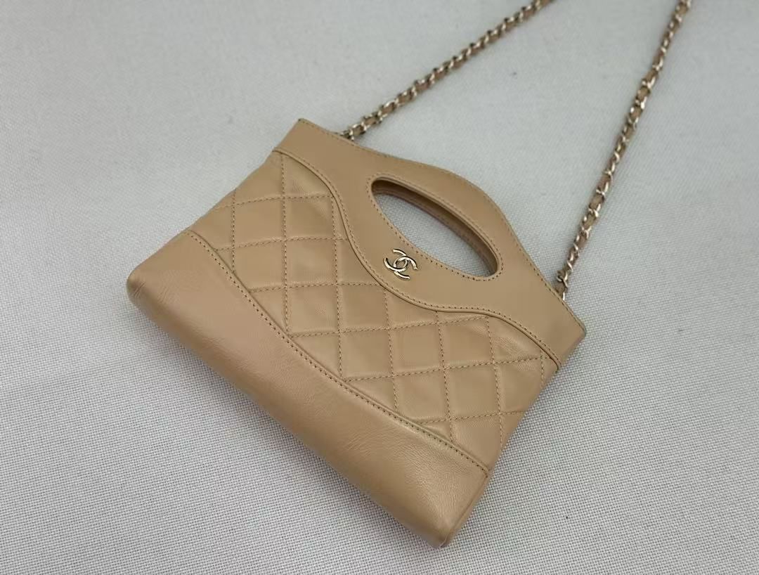 Chanel 2026 new hollow rhombus handbag women chain messenger bag light luxury commuter bag 6 colors optional 图 5